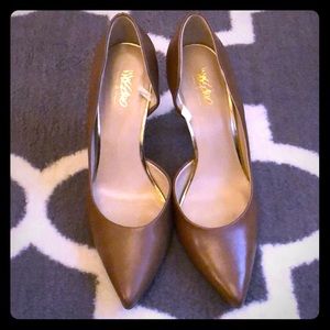 Tan pointed heels